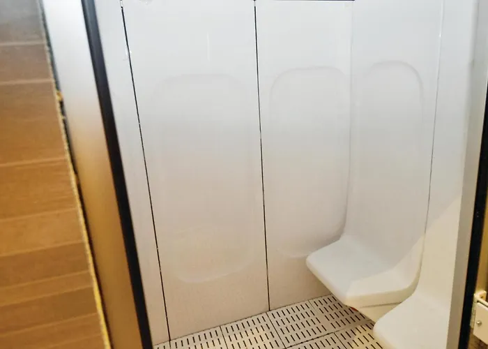 בית נופש In With Jacuzzi