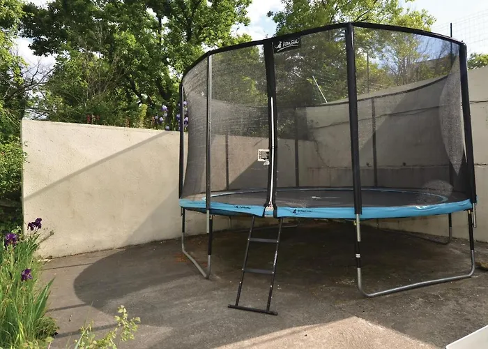 In With Jacuzzi בית נופש *